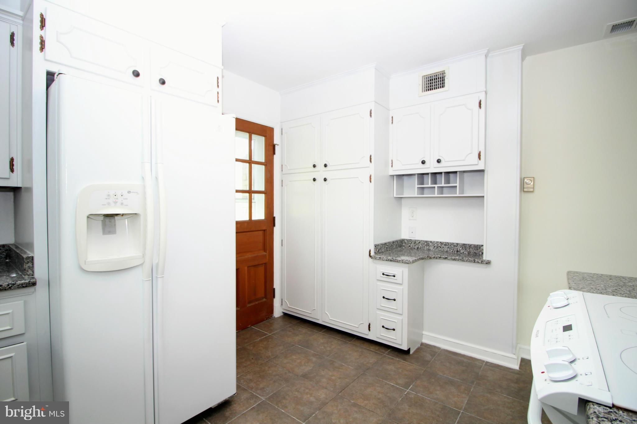 27000 Clarksburg Road Damascus, MD 20872 - Photo 9 of 30 Kitchen