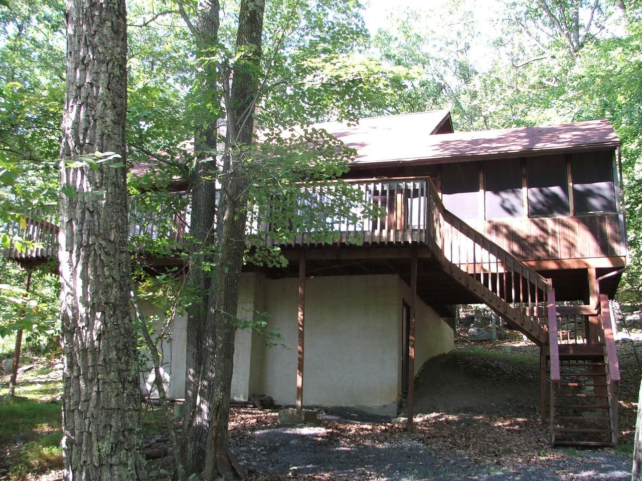 657 Radcliff Road Bushkill, PA 18324 - Photo 1 of 10 Exterior as seen from road