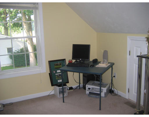 9 Warren Road Auburn, MA 01501 - Photo 12 of 21 Gallery Image 12