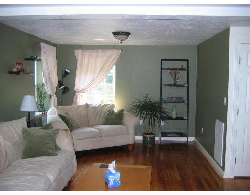 9 Warren Road Auburn, MA 01501 - Photo 2 of 21 Gallery Image 2