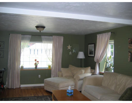 9 Warren Road Auburn, MA 01501 - Photo 4 of 21 Gallery Image 4