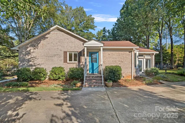$679,000 | 1622 Piccadilly Drive, Charlotte, NC 28211