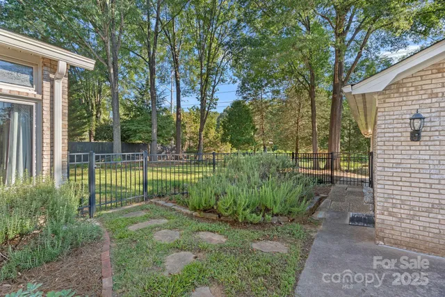 $679,000 | 1622 Piccadilly Drive, Charlotte, NC 28211