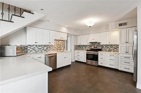 $2,500 | 730 Angela Street, Arabi, LA 70032