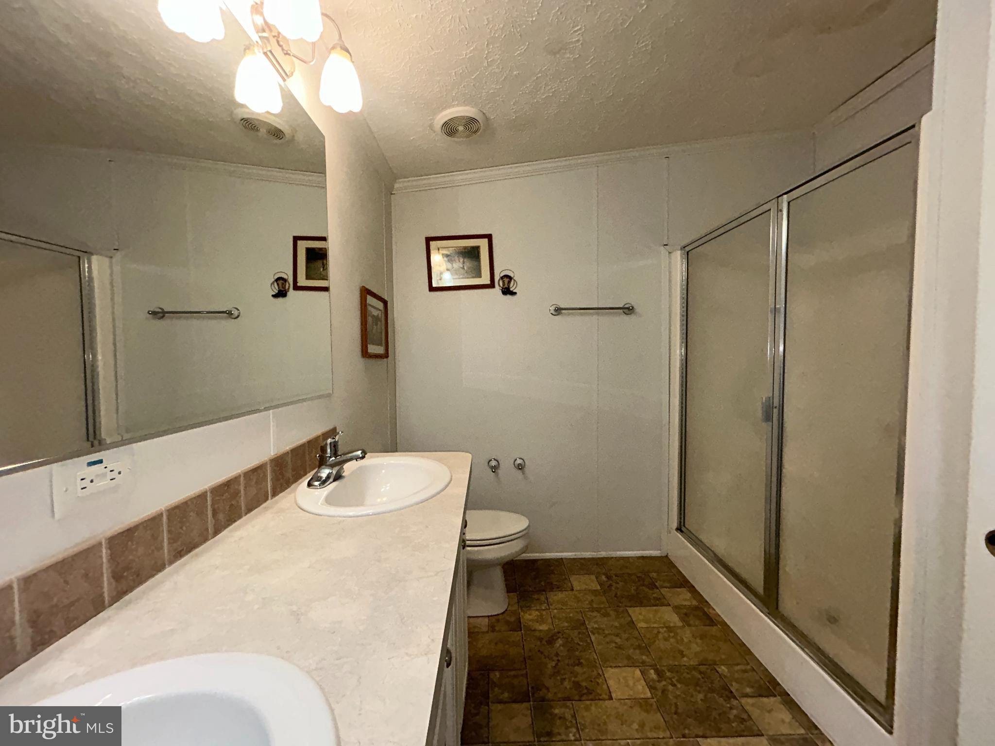 23221 Independence Road Unionville, VA 22567 - Photo 21 of 41 Primary bath