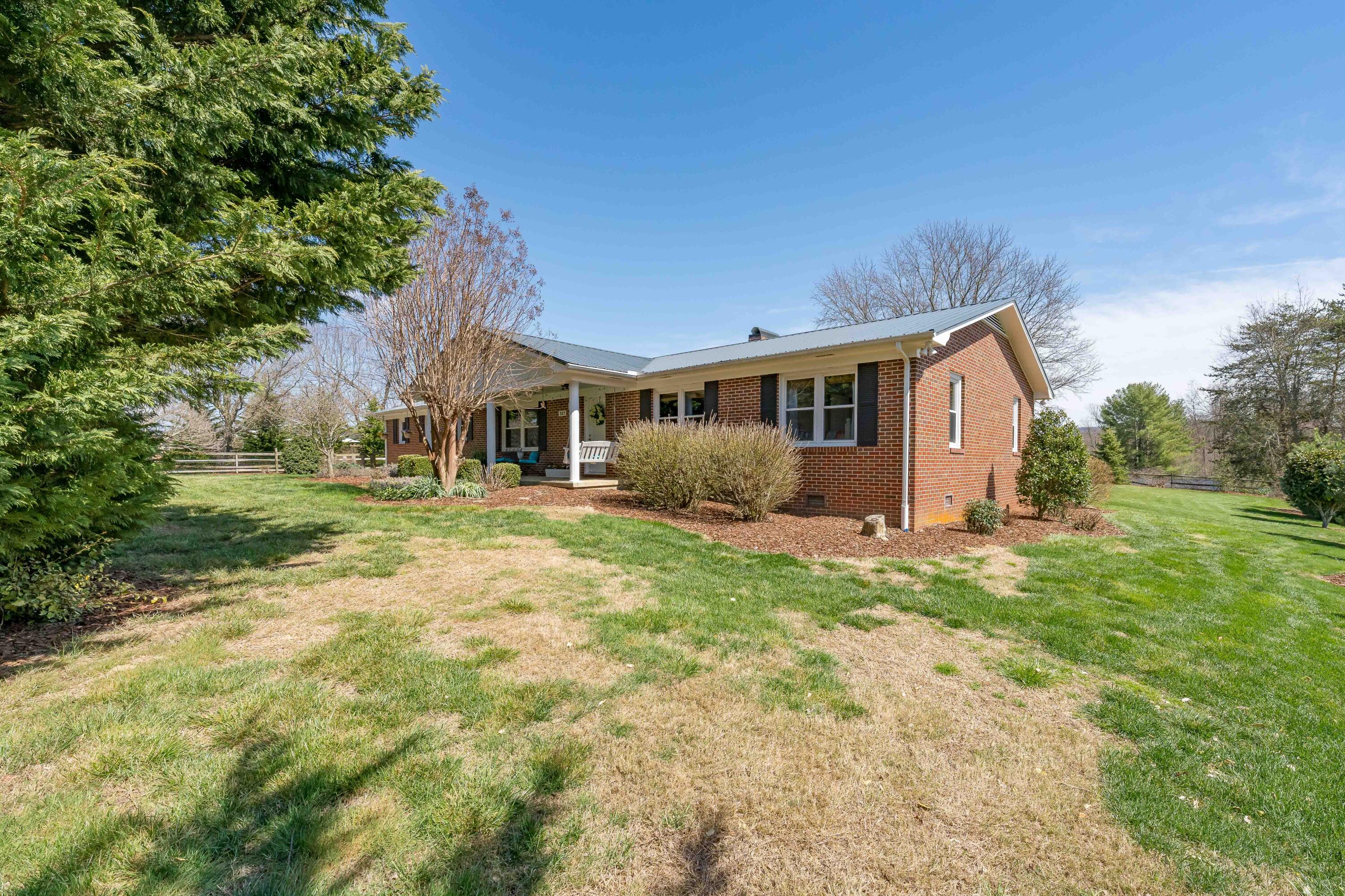 527 Matson Road Jonesborough, TN 37659 - Photo 3 of 59 527 Matson Rd (5 of 59)
