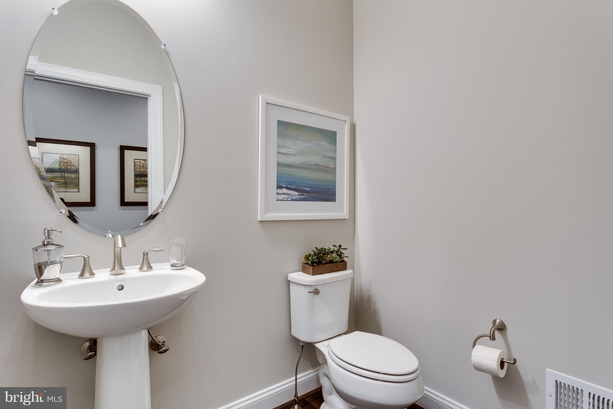 2557 Rambling Road Vienna, VA 22181 - Photo 7 of 29 Bath