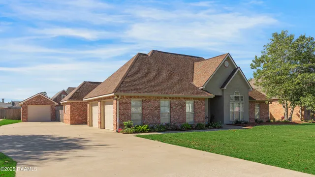 $325,000 | 2402 Terre Ruelle, New Iberia, LA 70563