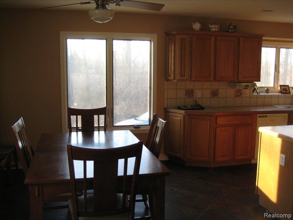 7879 Trumble Road Columbus, MI 48063 - Photo 5 of 16 Dining Area