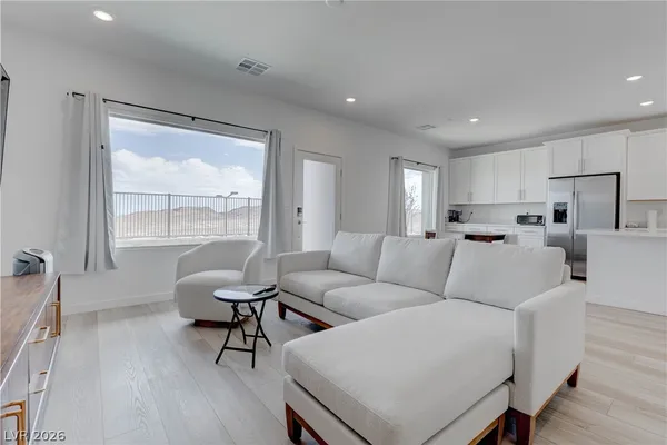 $3,000 | 904 Kings Clf Lane, Las Vegas, NV 89138