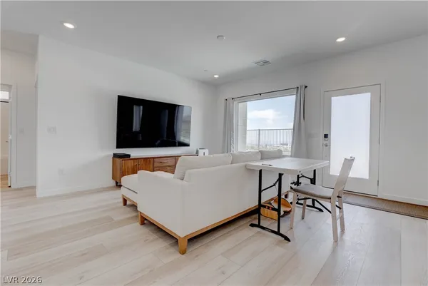 $3,000 | 904 Kings Clf Lane, Las Vegas, NV 89138