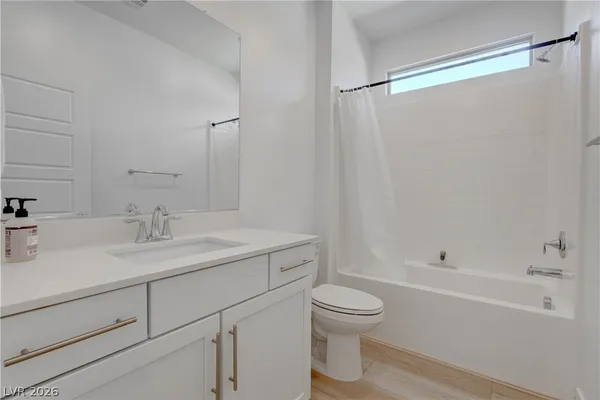 $3,000 | 904 Kings Clf Lane, Las Vegas, NV 89138