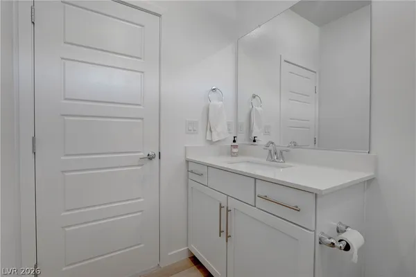 $3,000 | 904 Kings Clf Lane, Las Vegas, NV 89138