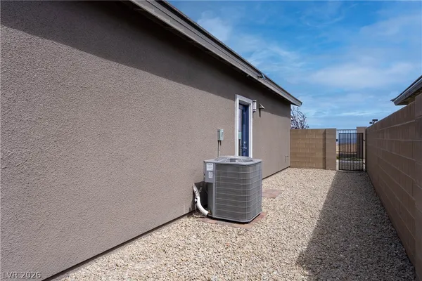 $3,000 | 904 Kings Clf Lane, Las Vegas, NV 89138
