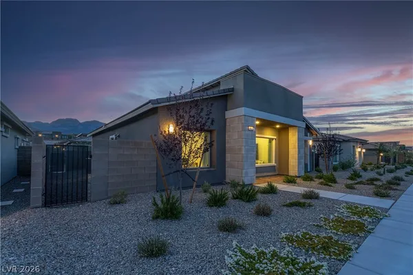 $3,000 | 904 Kings Clf Lane, Las Vegas, NV 89138