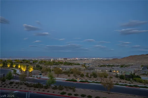 $3,000 | 904 Kings Clf Lane, Las Vegas, NV 89138
