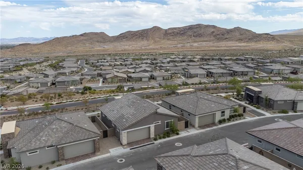 $3,000 | 904 Kings Clf Lane, Las Vegas, NV 89138