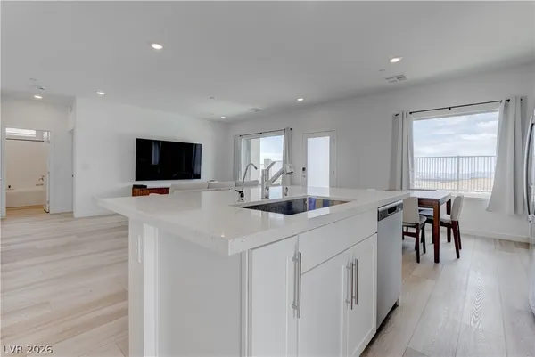 $3,000 | 904 Kings Clf Lane, Las Vegas, NV 89138