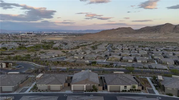$3,000 | 904 Kings Clf Lane, Las Vegas, NV 89138