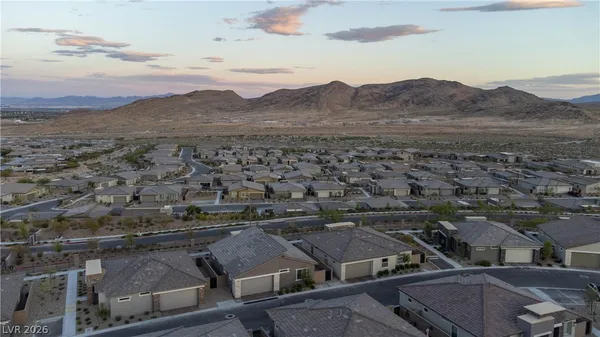 $3,000 | 904 Kings Clf Lane, Las Vegas, NV 89138