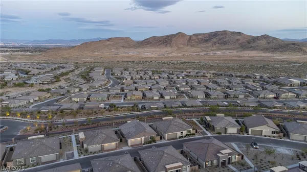 $3,000 | 904 Kings Clf Lane, Las Vegas, NV 89138