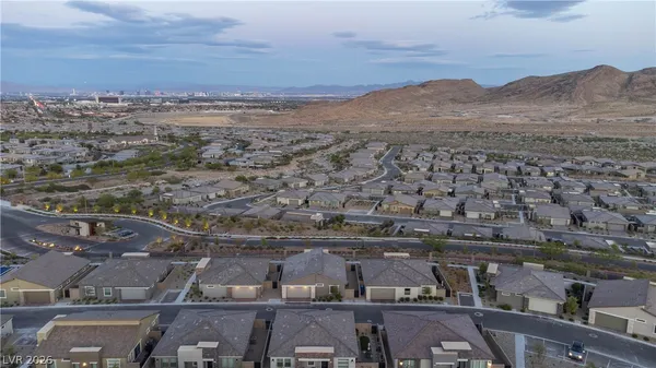 $3,000 | 904 Kings Clf Lane, Las Vegas, NV 89138