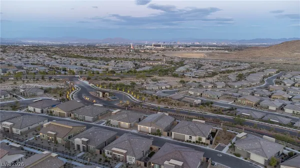 $3,000 | 904 Kings Clf Lane, Las Vegas, NV 89138