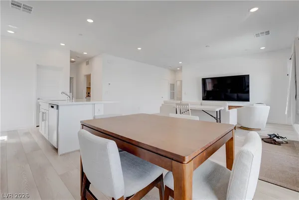 $3,000 | 904 Kings Clf Lane, Las Vegas, NV 89138