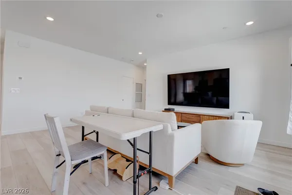 $3,000 | 904 Kings Clf Lane, Las Vegas, NV 89138
