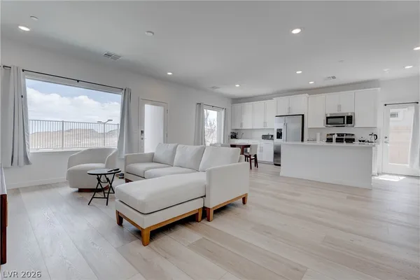 $3,000 | 904 Kings Clf Lane, Las Vegas, NV 89138