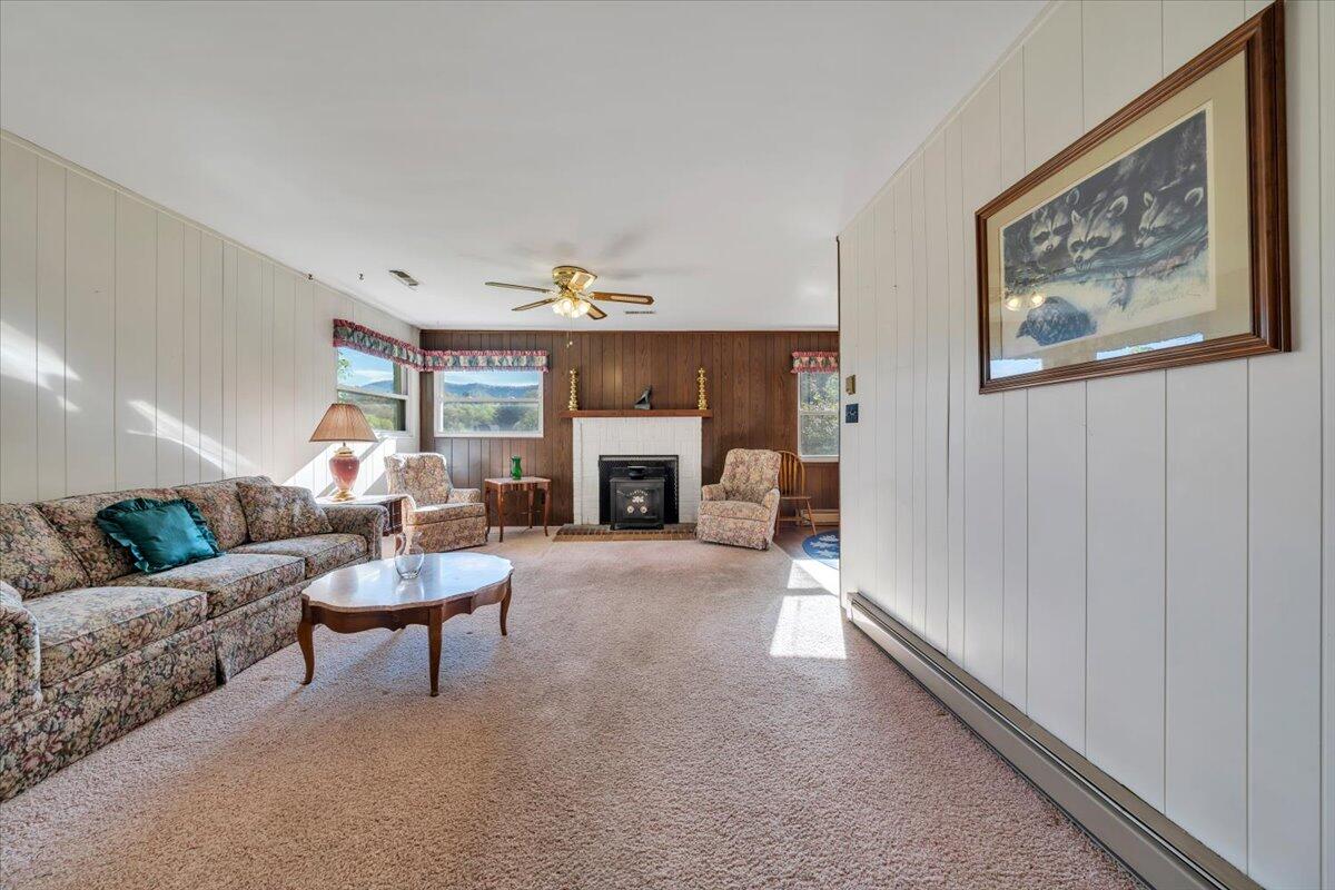 3870 Harborwood Road Salem, VA 24153 - Photo 4 of 53 04-MIB01158