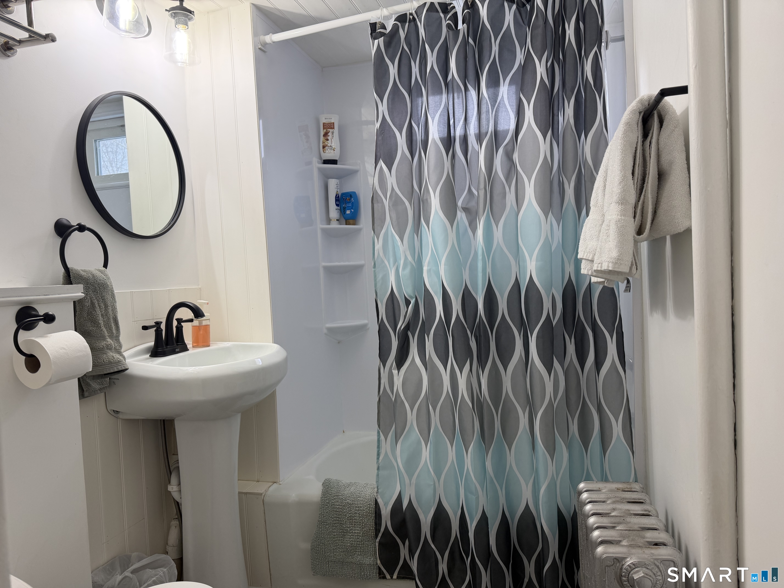 246 Ledyard Street New London, CT 06320 - Photo 22 of 40 Located on Second Floor - Has Tub with Shower