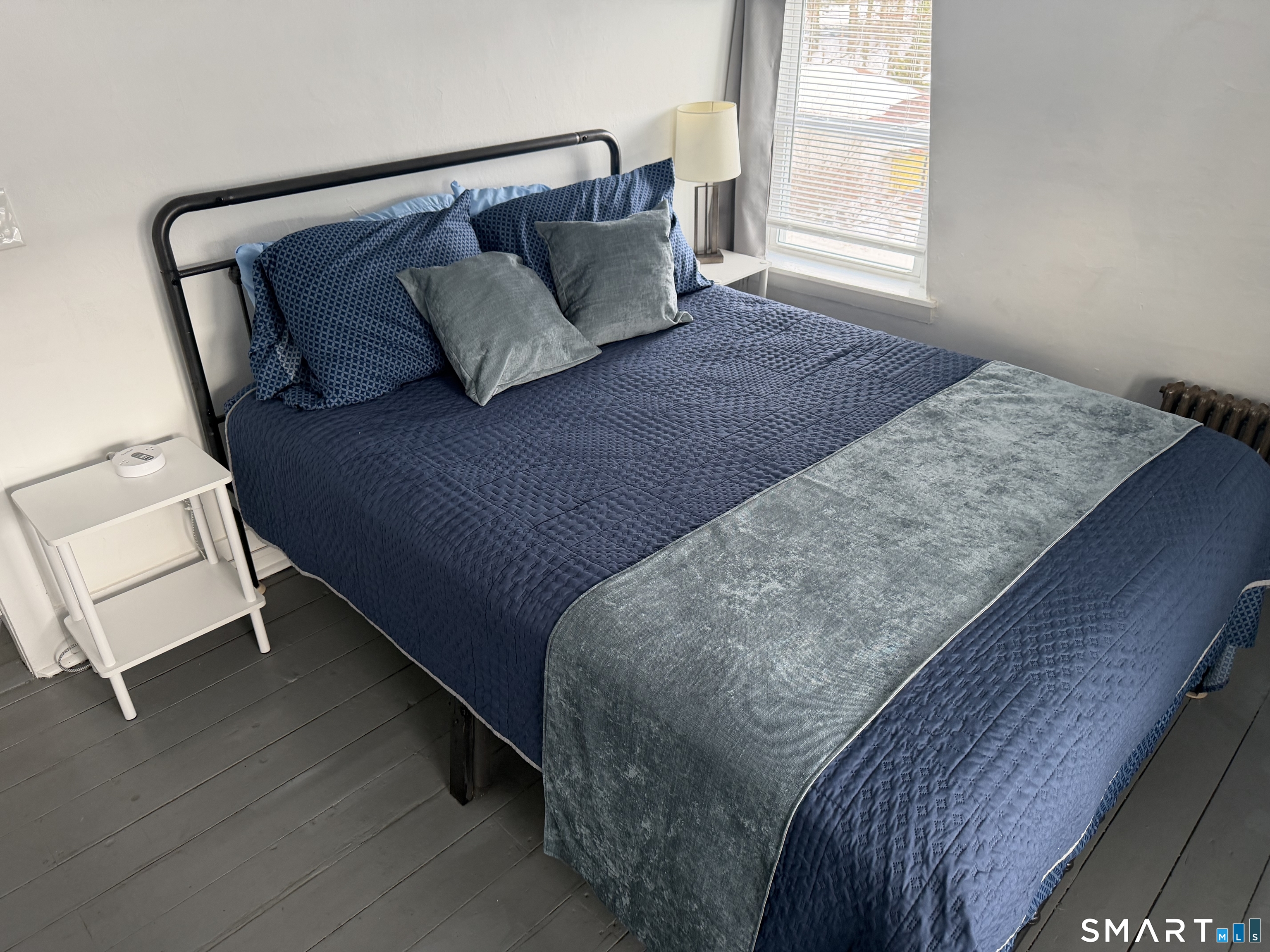 246 Ledyard Street New London, CT 06320 - Photo 27 of 40 Located on Third Floor - Queen Size Bed