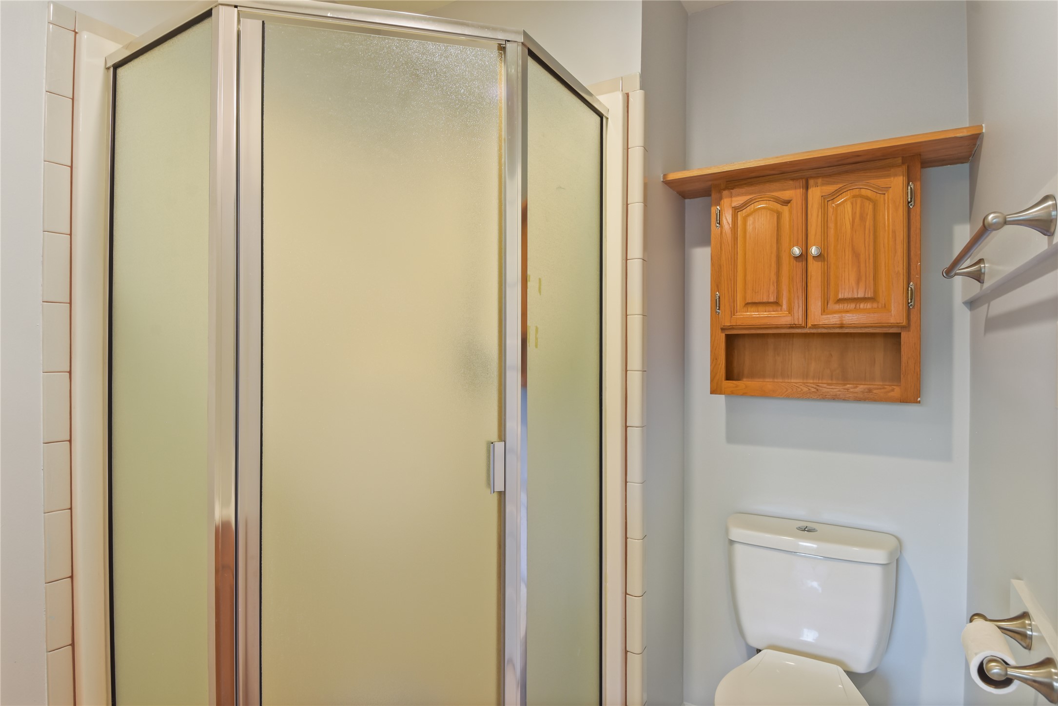 528 Old McDade Road Elgin, TX 78621 - Photo 25 of 40 Full bathroom #2