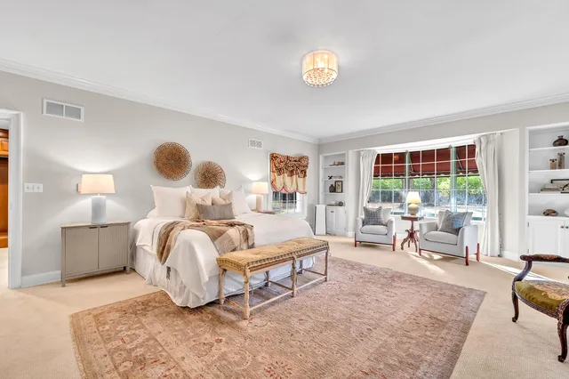 $1,550,000 | 625 East Juniper Lane, Mequon, WI 53092