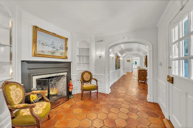 $1,550,000 | 625 East Juniper Lane, Mequon, WI 53092