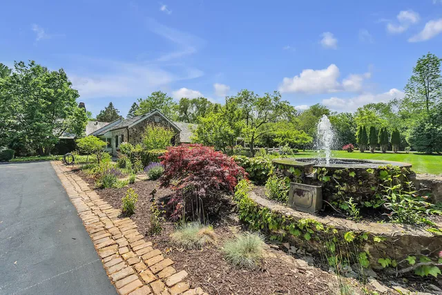 $1,550,000 | 625 East Juniper Lane, Mequon, WI 53092