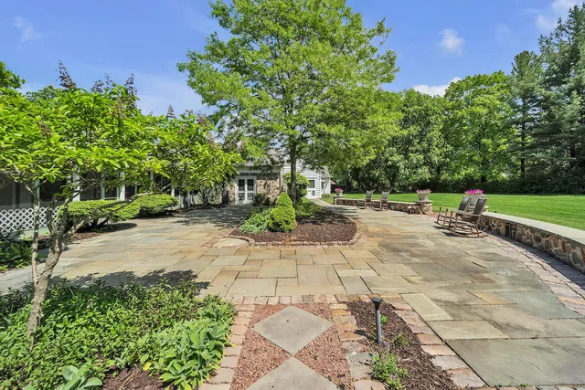 $1,550,000 | 625 East Juniper Lane, Mequon, WI 53092