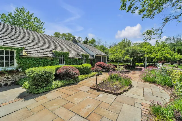 $1,550,000 | 625 East Juniper Lane, Mequon, WI 53092