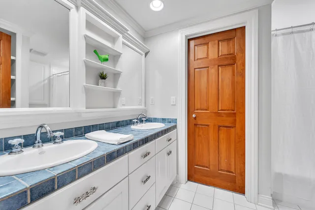 $1,550,000 | 625 East Juniper Lane, Mequon, WI 53092