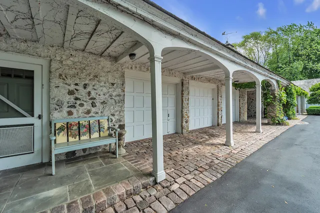 $1,550,000 | 625 East Juniper Lane, Mequon, WI 53092