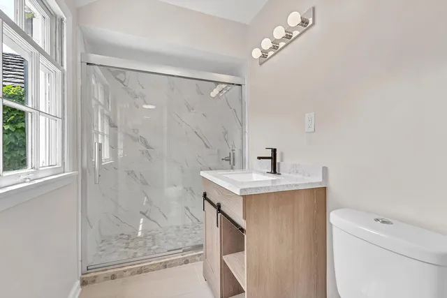 $1,550,000 | 625 East Juniper Lane, Mequon, WI 53092