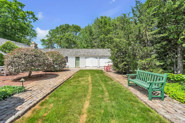 $1,550,000 | 625 East Juniper Lane, Mequon, WI 53092