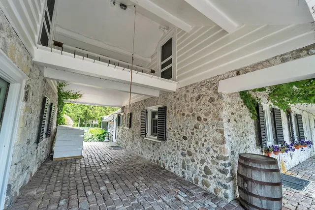 $1,550,000 | 625 East Juniper Lane, Mequon, WI 53092