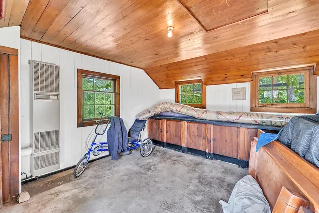 $1,550,000 | 625 East Juniper Lane, Mequon, WI 53092