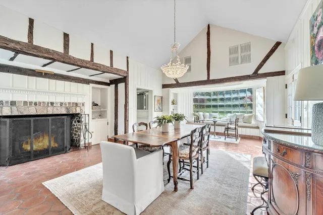 $1,550,000 | 625 East Juniper Lane, Mequon, WI 53092