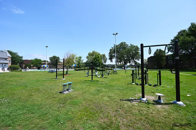 $2,100 | 9381 Bay Colony Drive, Unit 3S, Des Plaines, IL 60016