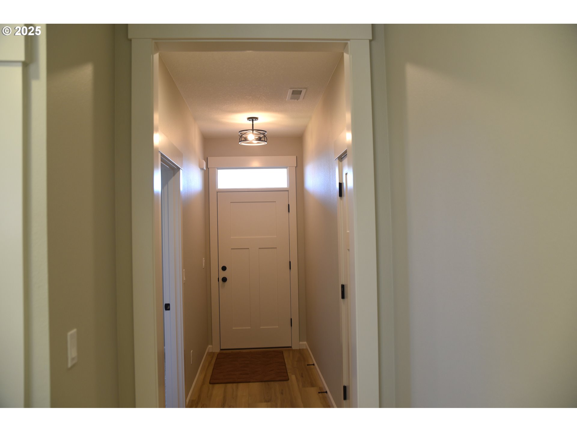 855 Oakleaf Way Silverton, OR 97381 - Photo 2 of 11