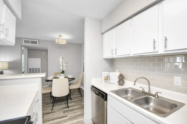 $899 | 2701 West Bellfort Avenue, Unit 1004, Houston, TX 77054