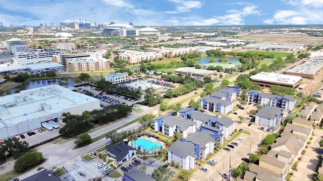 $899 | 2701 West Bellfort Avenue, Unit 1004, Houston, TX 77054